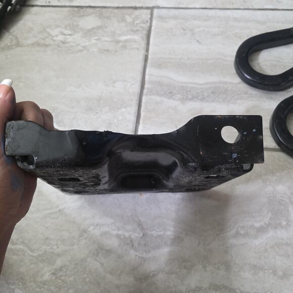 2020-2023 Chevrolet Silverado 2500 3500 Front Right Bumper Bar Bracket 84568470 - Picture 13 of 16
